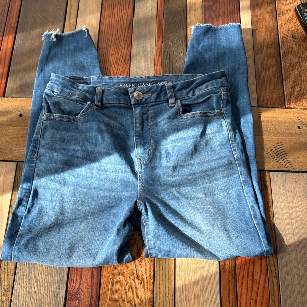 American Eagle Outfitters Women's size 10 short, curvy high-rise.